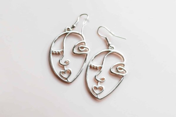 Boucles d'oreilles femme : Les tendances de 2024